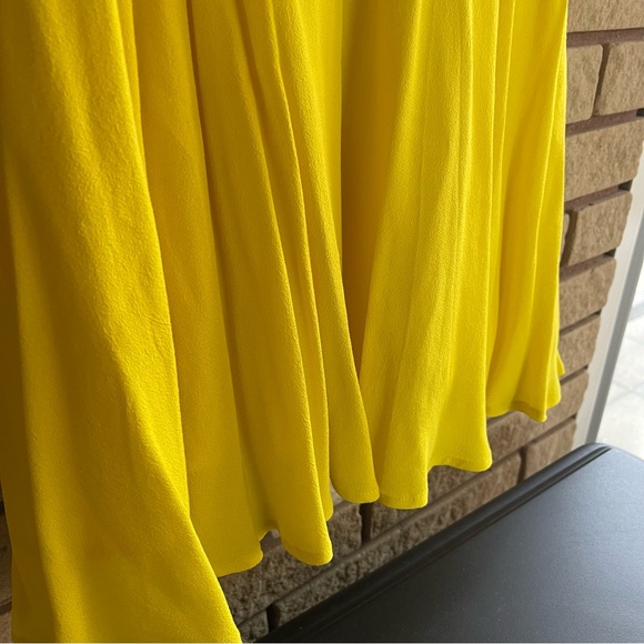 Yellow dress - Picture 6 of 9